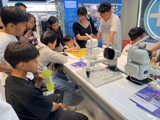 対局ロボットが子どもや保護者に人気